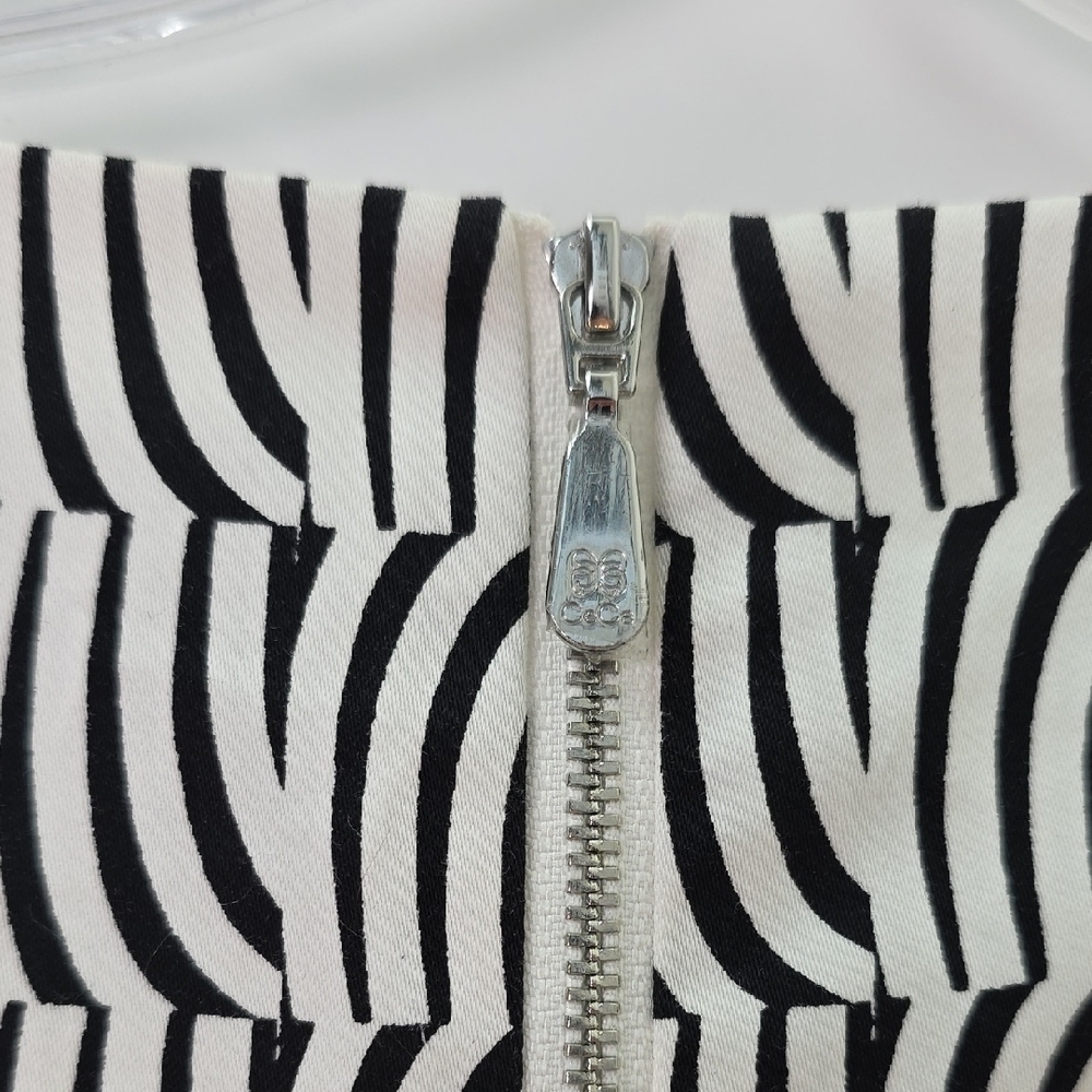 CeCe Black and White Abstract Stripe Cotton Dress. Size 14 - Picture 8 of 11